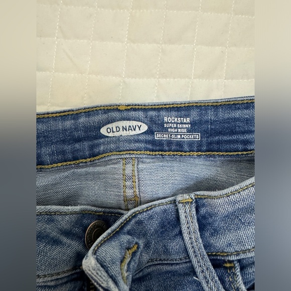 Flattering Old Navy Rockstar Super Skinny Jeans – comfy stretch, perfect fit! - Picture 2 of 5